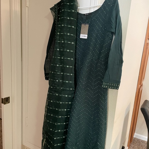 Pakistani Crosstitch Formal Dress 2Pc - Picture 7 of 11